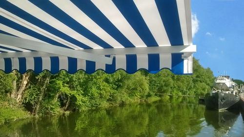 Napellenző, amit a Duna ringat