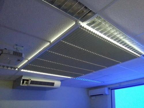 Motorizált pliszéfüggönyt a felülvilágító ablakra