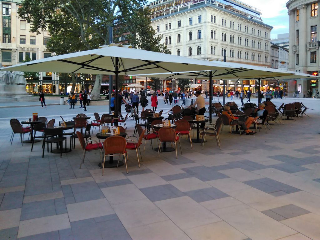 Napernyő -Budapest -Vörösmarty tér 1