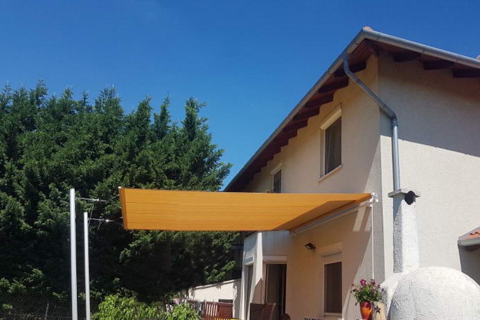 Kertvárosi komfort Rollstar napvitorlával